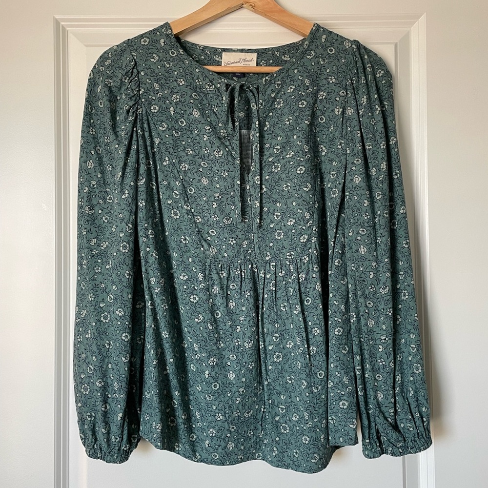 Universal Thread top